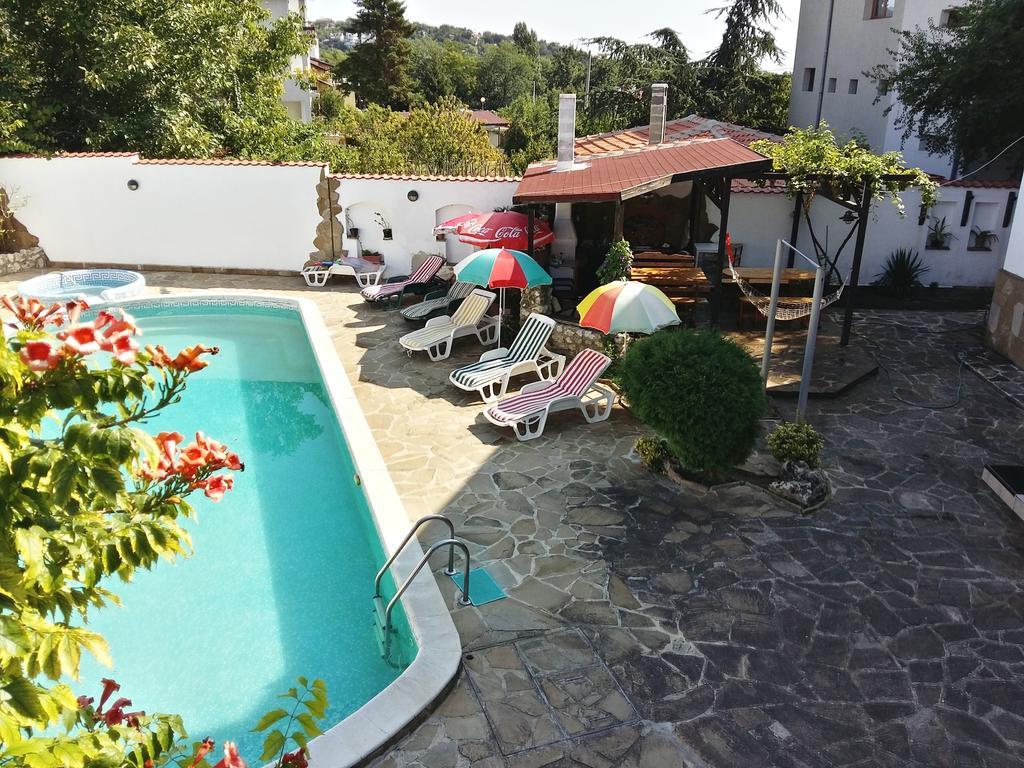 Guest House Yanina Varna Esterno foto