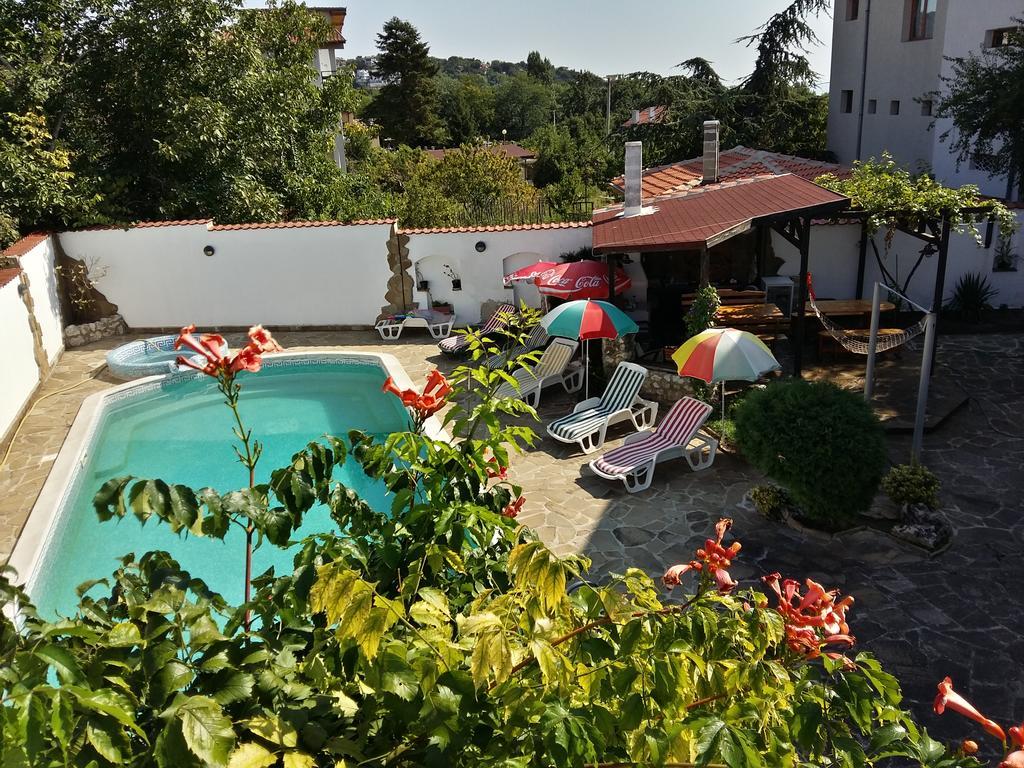 Guest House Yanina Varna Esterno foto