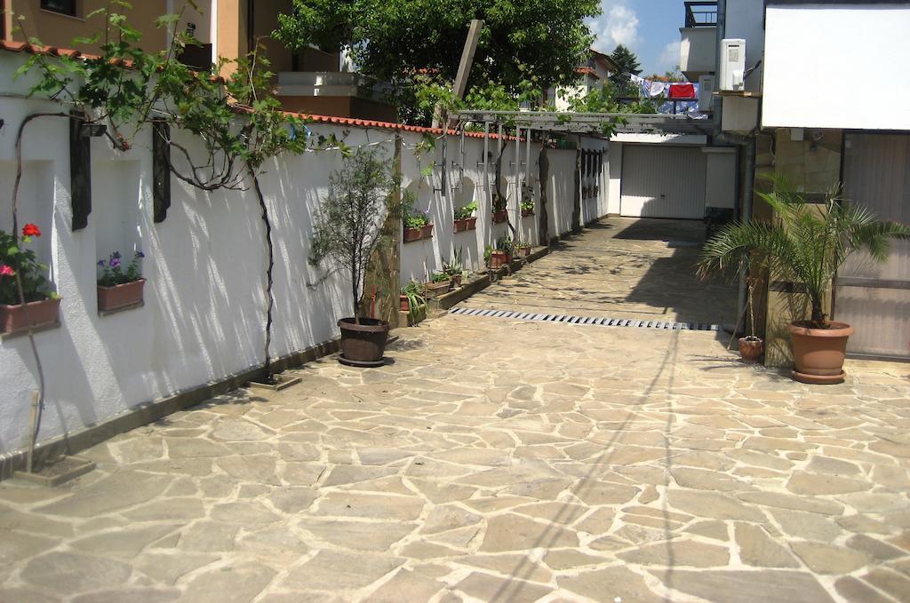 Guest House Yanina Varna Esterno foto