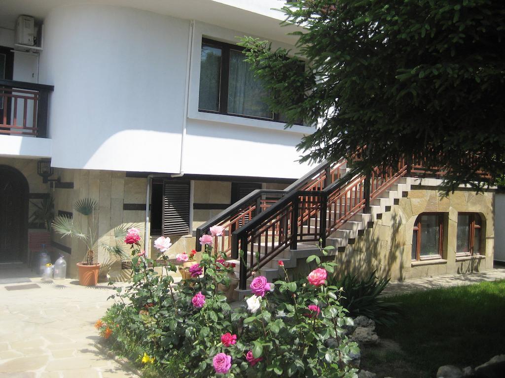 Guest House Yanina Varna Esterno foto