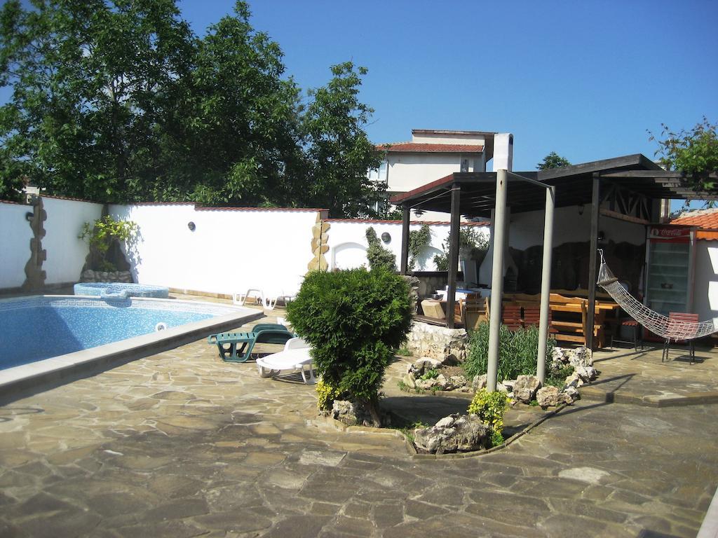 Guest House Yanina Varna Esterno foto