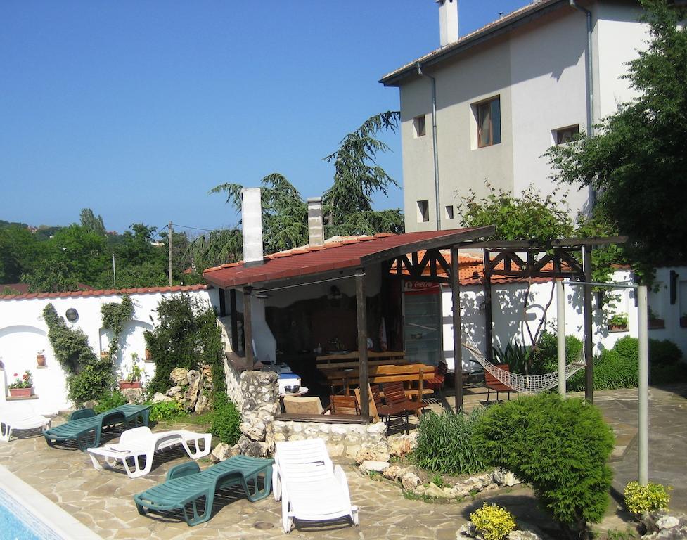 Guest House Yanina Varna Esterno foto