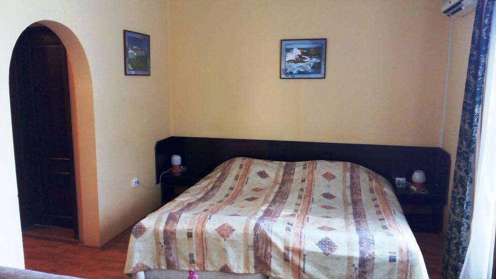 Guest House Yanina Varna Esterno foto