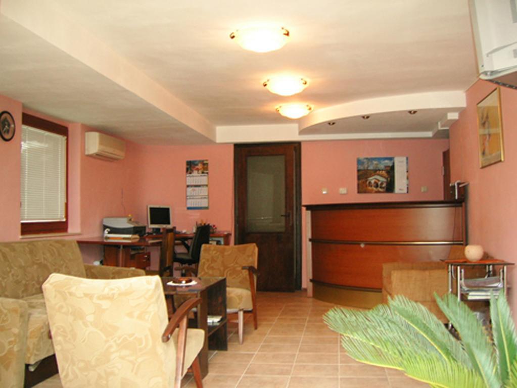 Guest House Yanina Varna Esterno foto