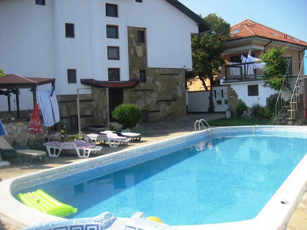 Guest House Yanina Varna Esterno foto