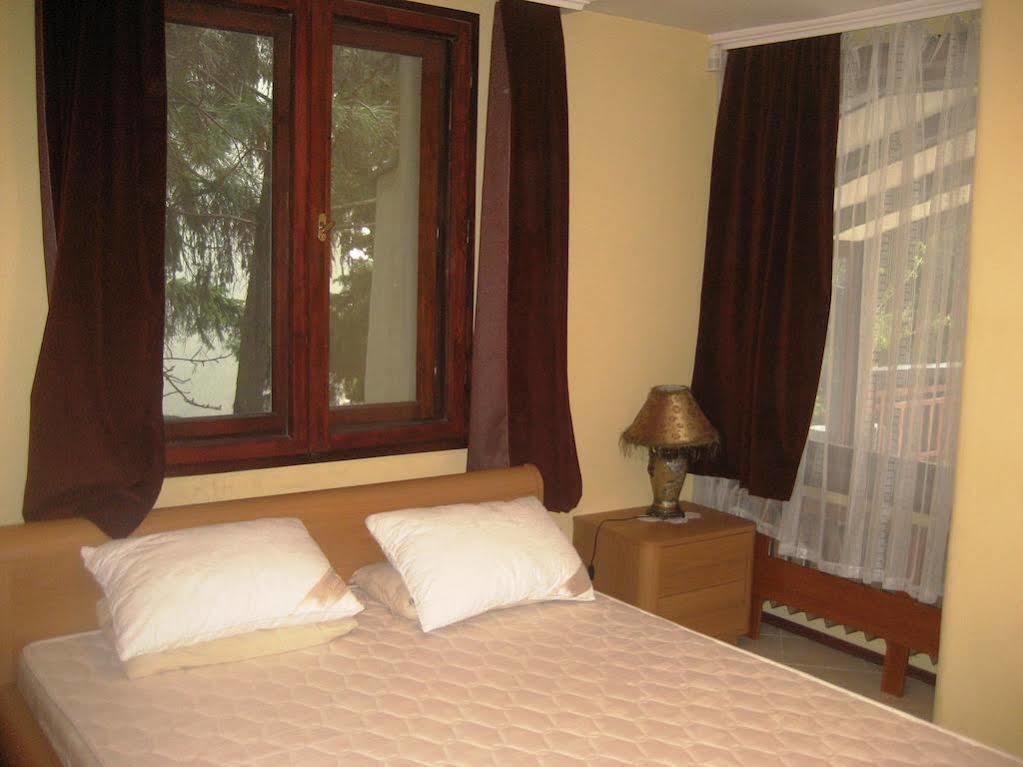 Guest House Yanina Varna Esterno foto