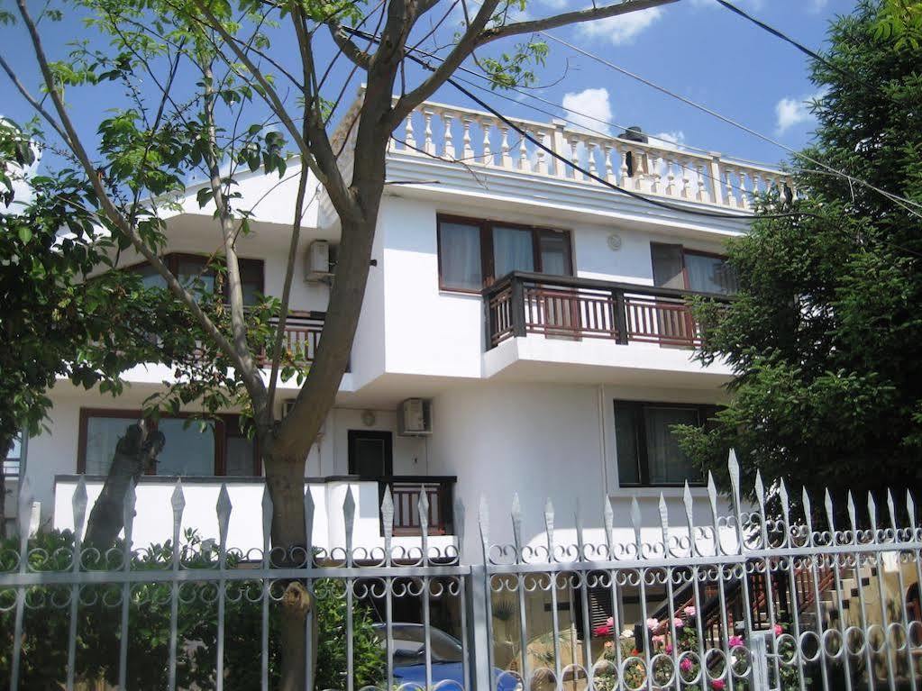 Guest House Yanina Varna Esterno foto