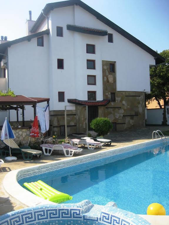 Guest House Yanina Varna Esterno foto