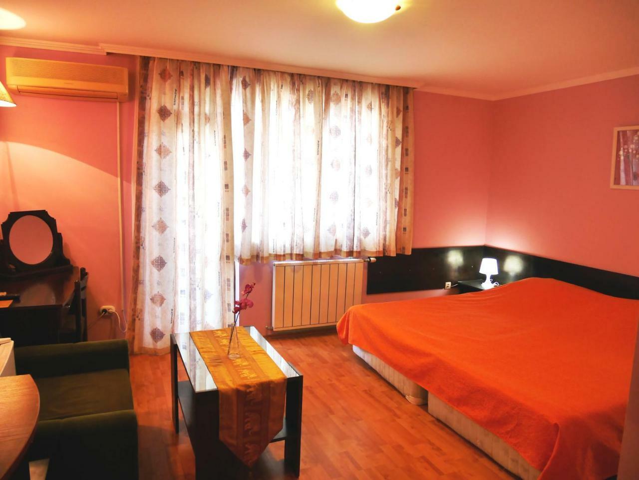 Guest House Yanina Varna Esterno foto